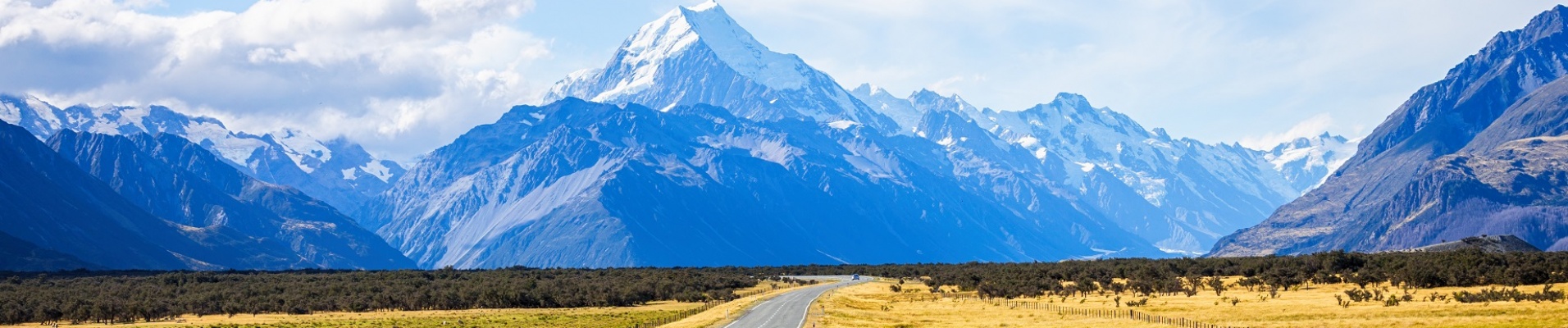 Voiture dans la Parc National au pied du Mt Cook en Nouvelle Zélande