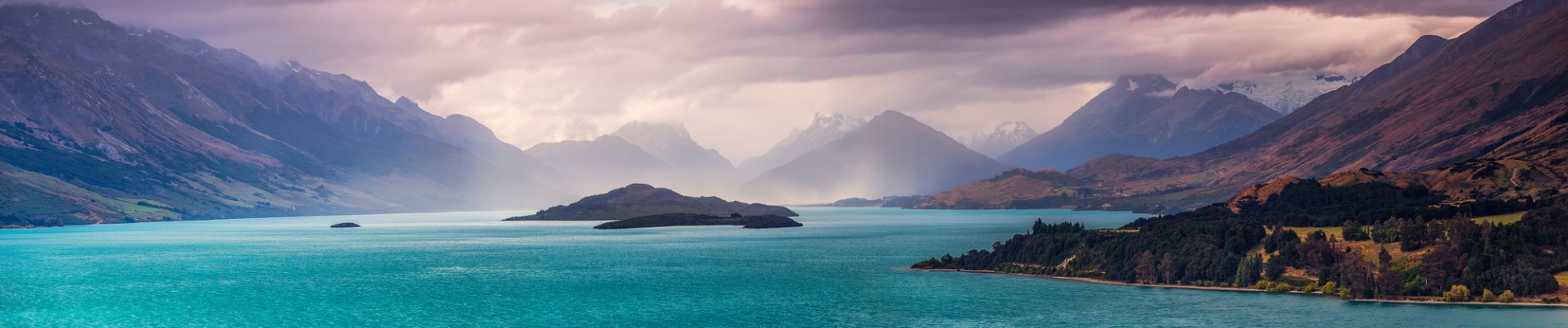 Vue sur le Lake Wakatipu et le montagnes, dans la région d'Otago