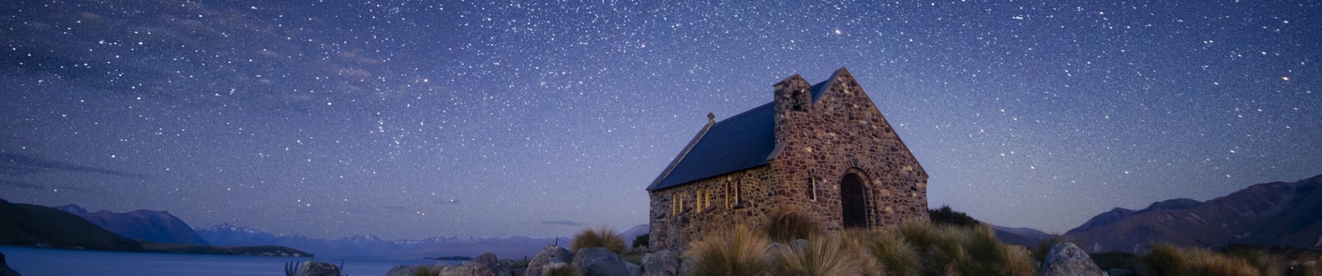 Voie lactée au dessus du Lac Tekapo et de l'église