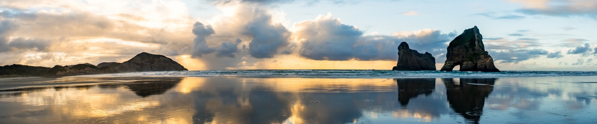 Panorama sur Wharariki Beach vers Nelson en Nouvelle Zélande