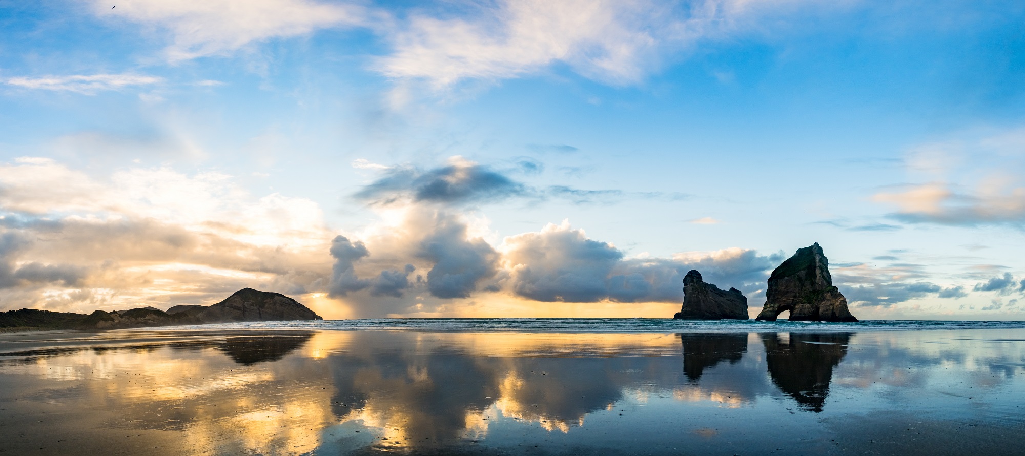 Panorama sur Wharariki Beach vers Nelson en Nouvelle Zélande